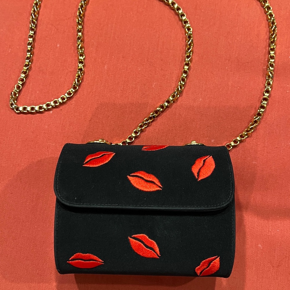Chic Black and Red Lips Embroidered Women's Bag